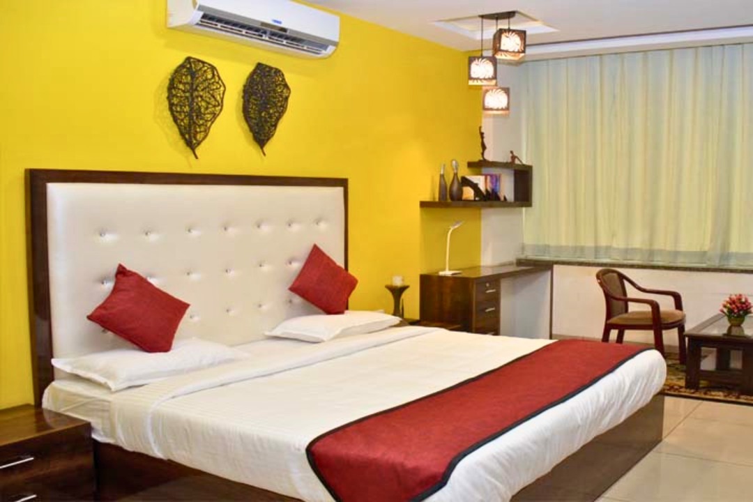 Ozone Club - Luxury Suite Room