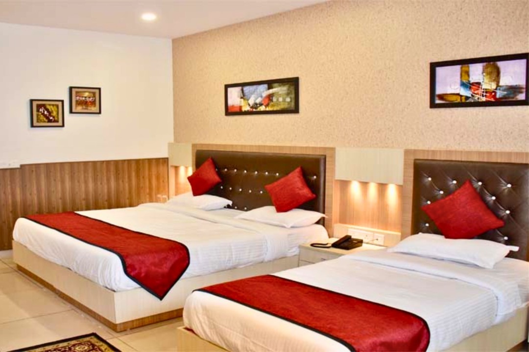 Ozone Club - Premium Triple Room