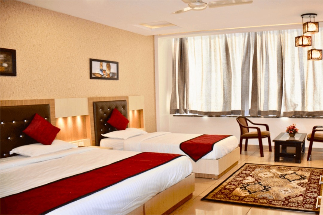 Ozone Club - Premium Triple Room