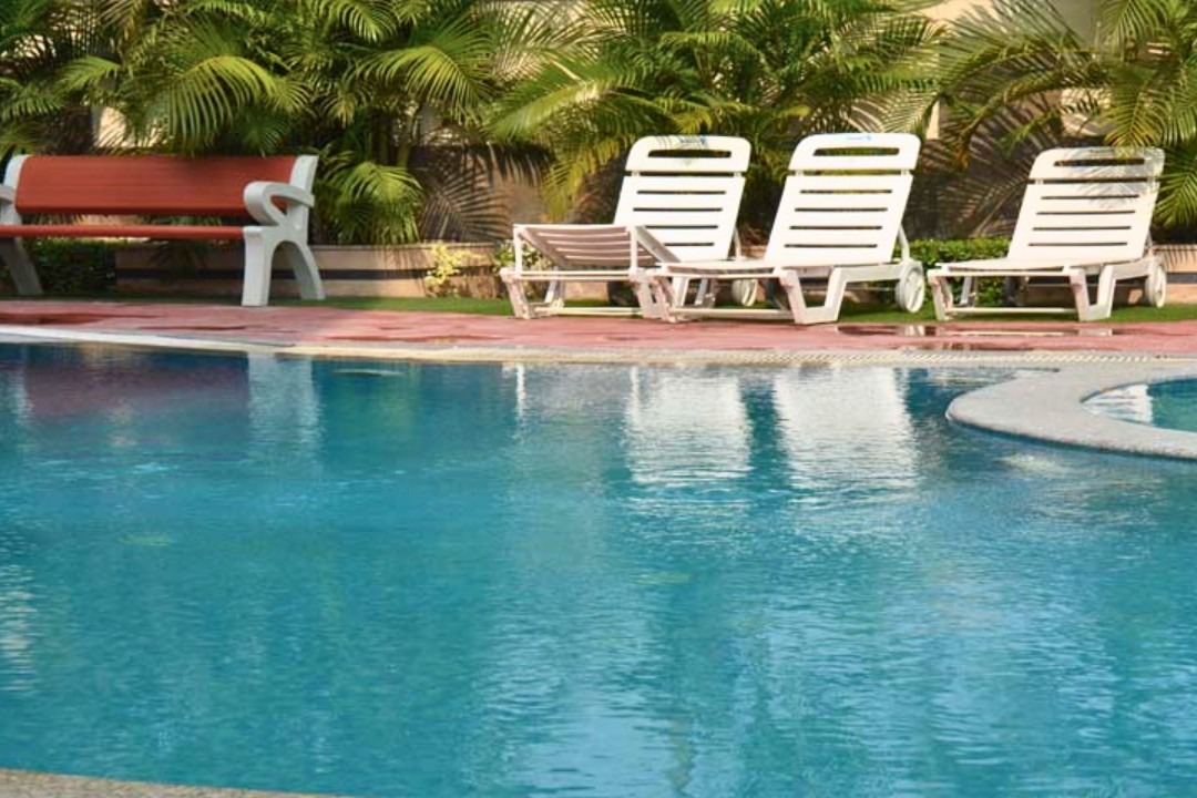 Ozone Club - Swimming Pool
