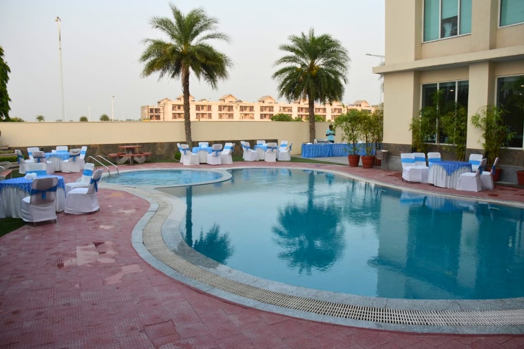 Ozone Club - Swimming Pool