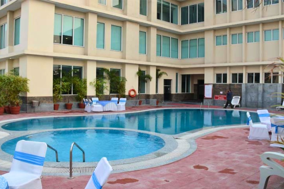 Ozone Club - Swimming Pool